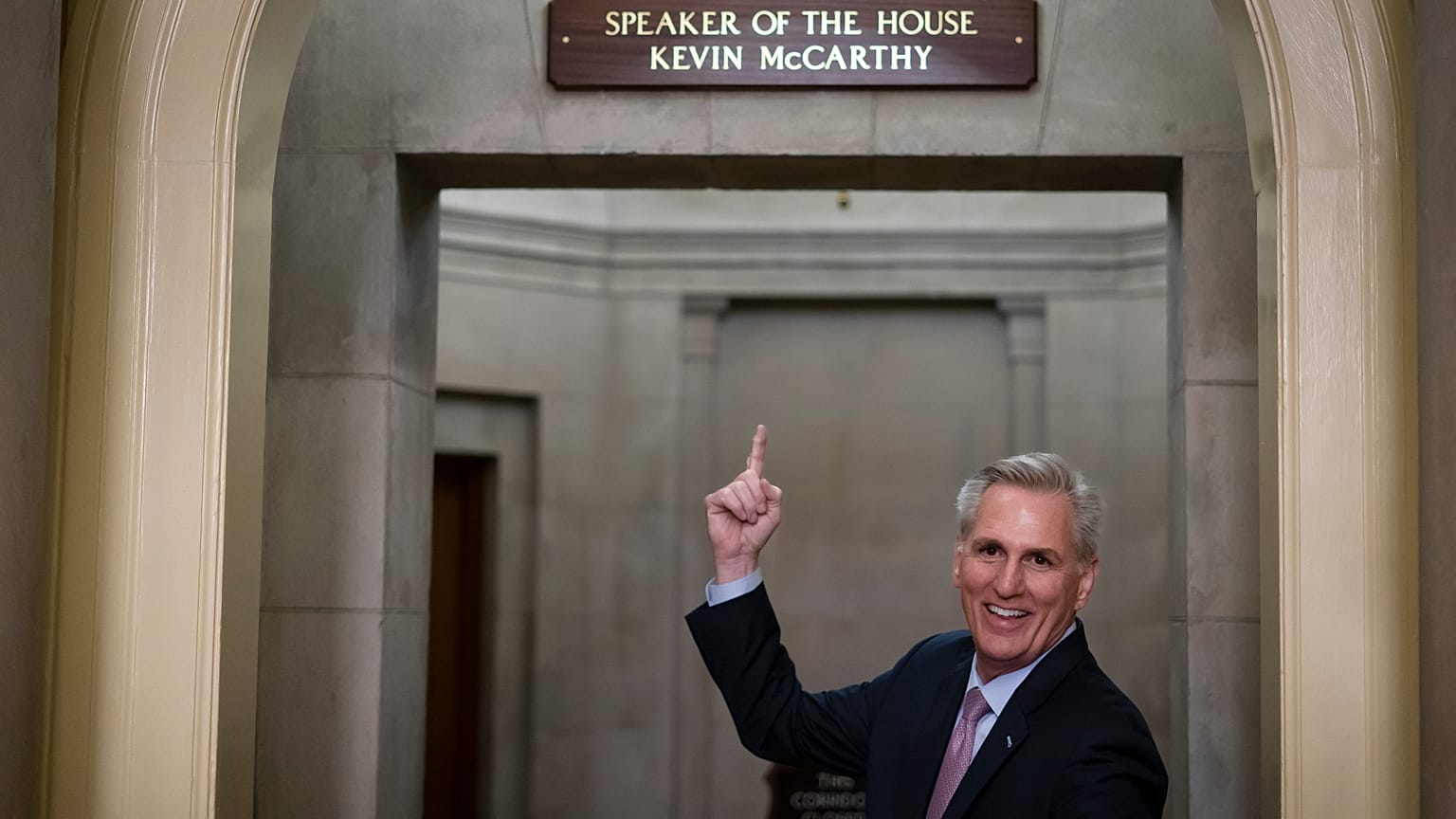 Kevin McCarthy vor seinem neuen Büro in Washington