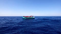 Мигранты в море