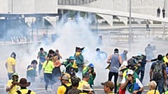 Στιγμιότυπο από την εισβολή των οπαδών του Μπολσονάρο