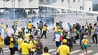 Bolsonaro taraftarları hükümet binalarını işgal etti