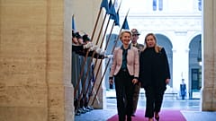 Ursula von der Leyen fez primeira visita ao governo de Roma desde que Giorgia Meloni tomou posse