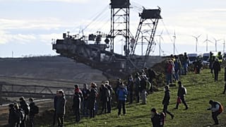 Klímaaktivisták a lützerathi barnaszénbányánál