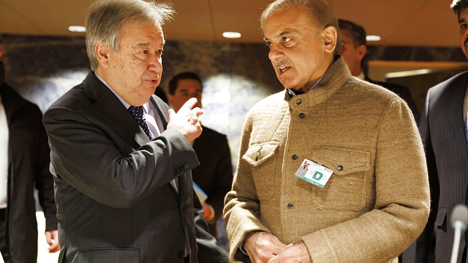 BM Cenevre Ofisi'nde BM ve Pakistan hükümeti işbirliğiyle düzenlenen konferansa, BM Genel Sekreteri Antonio Guterres, Pakistan Başbakanı Şahbaz Şerif katıldı