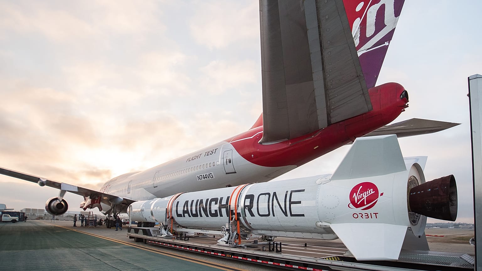 L'avion, un Boeing 747, a été surnommé Cosmic Girl.