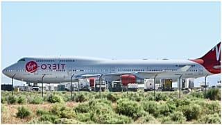 Virgin Orbit 747 carrying orbital rocket