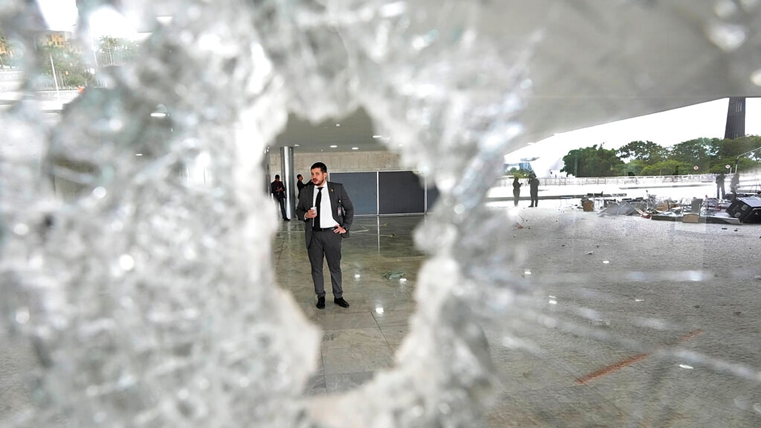 O Palácio do Planalto ficou num estado de destruição particularmente desolador