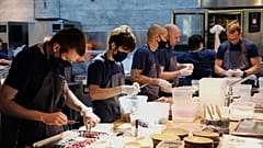 Производство блюд "высочайшей" кухни стоит огромных усилий, которые не компенсируются даже высочайшими ценами