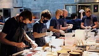 Производство блюд "высочайшей" кухни стоит огромных усилий, которые не компенсируются даже высочайшими ценами