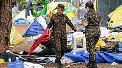 Sicherheitskräfte räumen Protestcamps