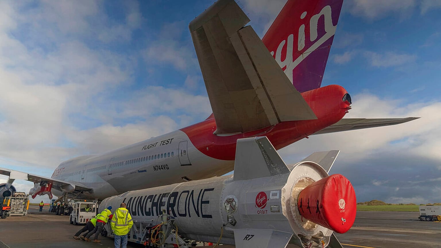 El sistema Virgin Orbit es relativamente nuevo. Sólo lleva en funcionamiento desde 2020.  Sufrió un fallo en su salida inaugural, pero le siguieron cuatro vuelos con éxito.