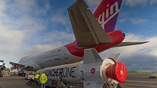 A Cosmic Girl nevű 21 éves Boeing 747-400-as repülőgéppel próbálták meg a fellövést