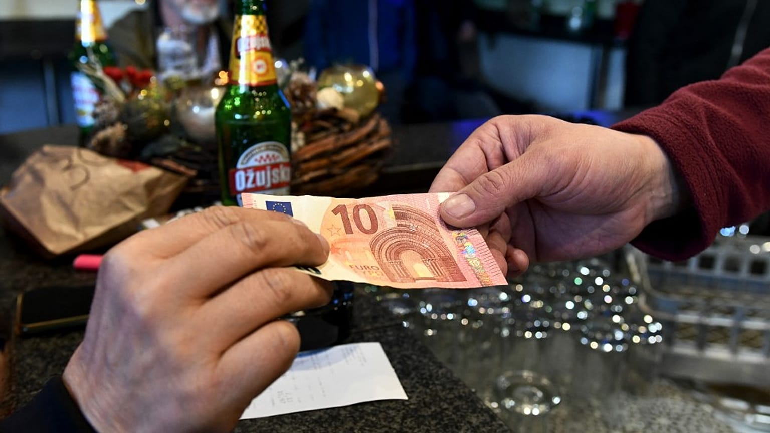 Hırvatistan'da yerel para birimi Kuna yerine Euro kullanılmaya başlanması ile fiyatlar yükselişe geçti; hükümet kontrol başlattı