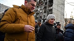 Die deutsche Außenministerin Annalena Baerbock und der ukrainische Außenminister Dmytro Kuleba im kriegsgeschüttelten Charkiw