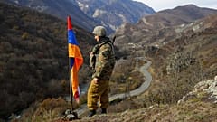 Ermenistan'da yasa gereği 18-27 yaş grubu erkeklerin 24 ay zorunlu askerlik hizmetinde bulunması gerekiyor