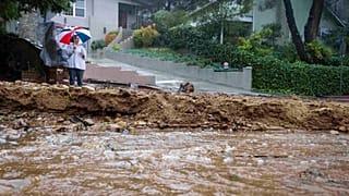 Une coulée de boue bloque une route de Californie, mardi 10 janvier 2023. 
