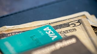 الارتفاع الحاد في أزمة تكلفة المعيشة وتكلفة الديون، من بين العوامل التي أدت إلى سلسلة من المخاطر العالمية الشديدة الترابط بحسب تقرير منتدى دافوس.