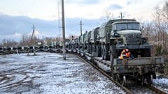 Belarus'a tatbikat için gelen askeri araçları taşıyan Rus askeri treni (arşiv)