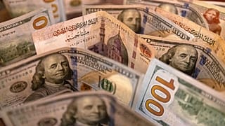 عملات نقدية ورقية أمريكية ومصرية 