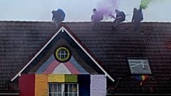 Les militants écologiques sur le toit d'un immeuble du village de Luetzerath près d'Erkelenz, en Allemagne - 12.01.2023