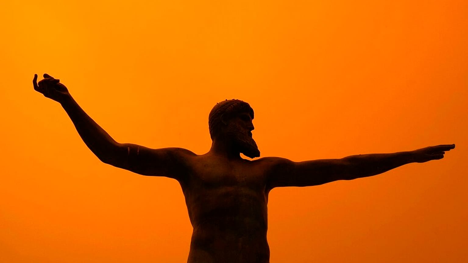 Evia adasındaki Poseidon heykeli