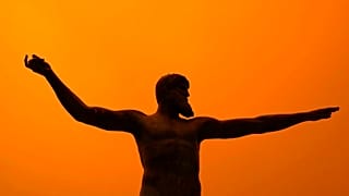 Evia adasındaki Poseidon heykeli