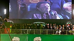 Eski Pakistan Başbakanı Han miting düzenledi 