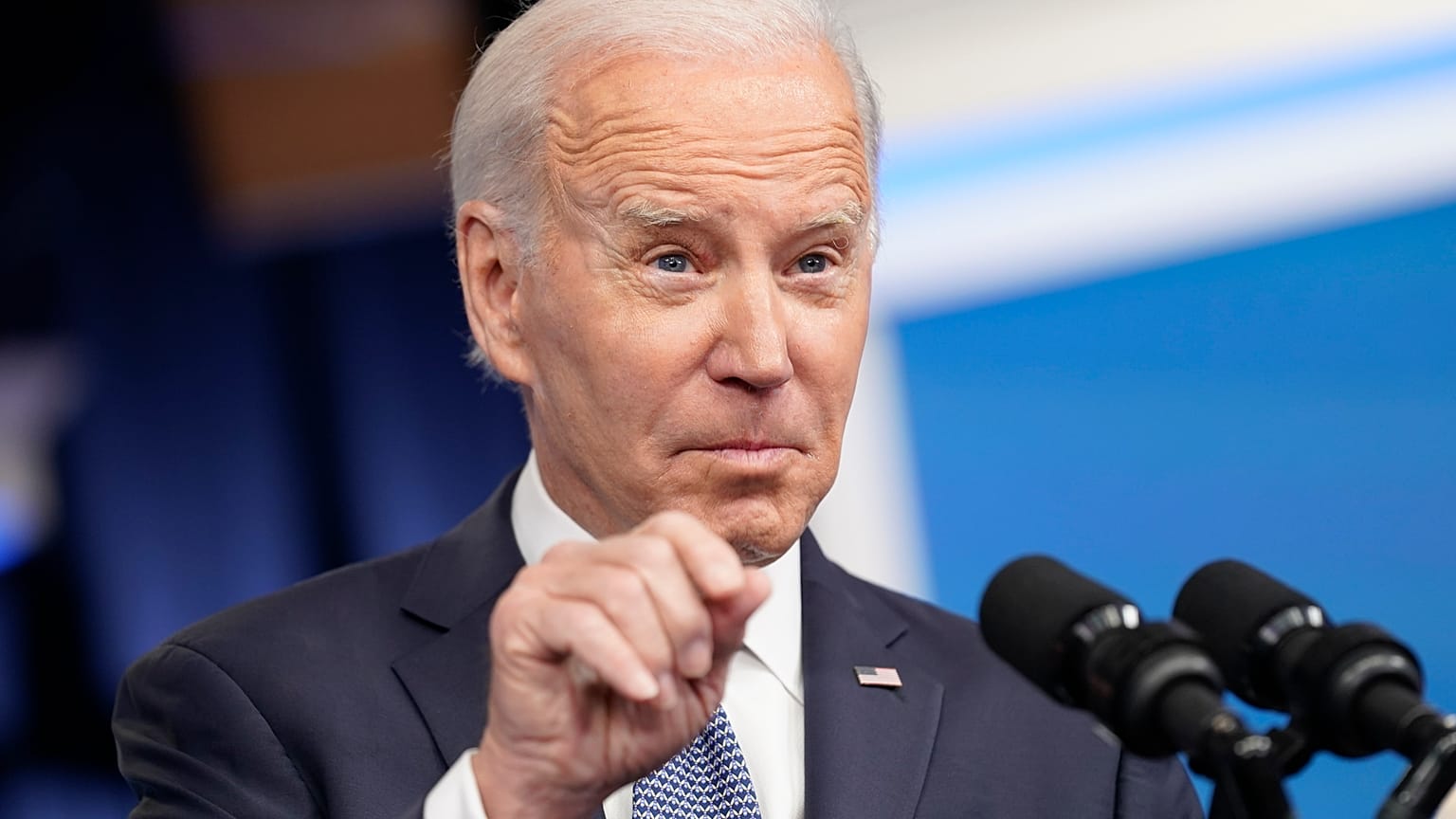 Le président américain Joe Biden répond aux questions de journalistes à la Maison Blanche le 12 janvier 2022.