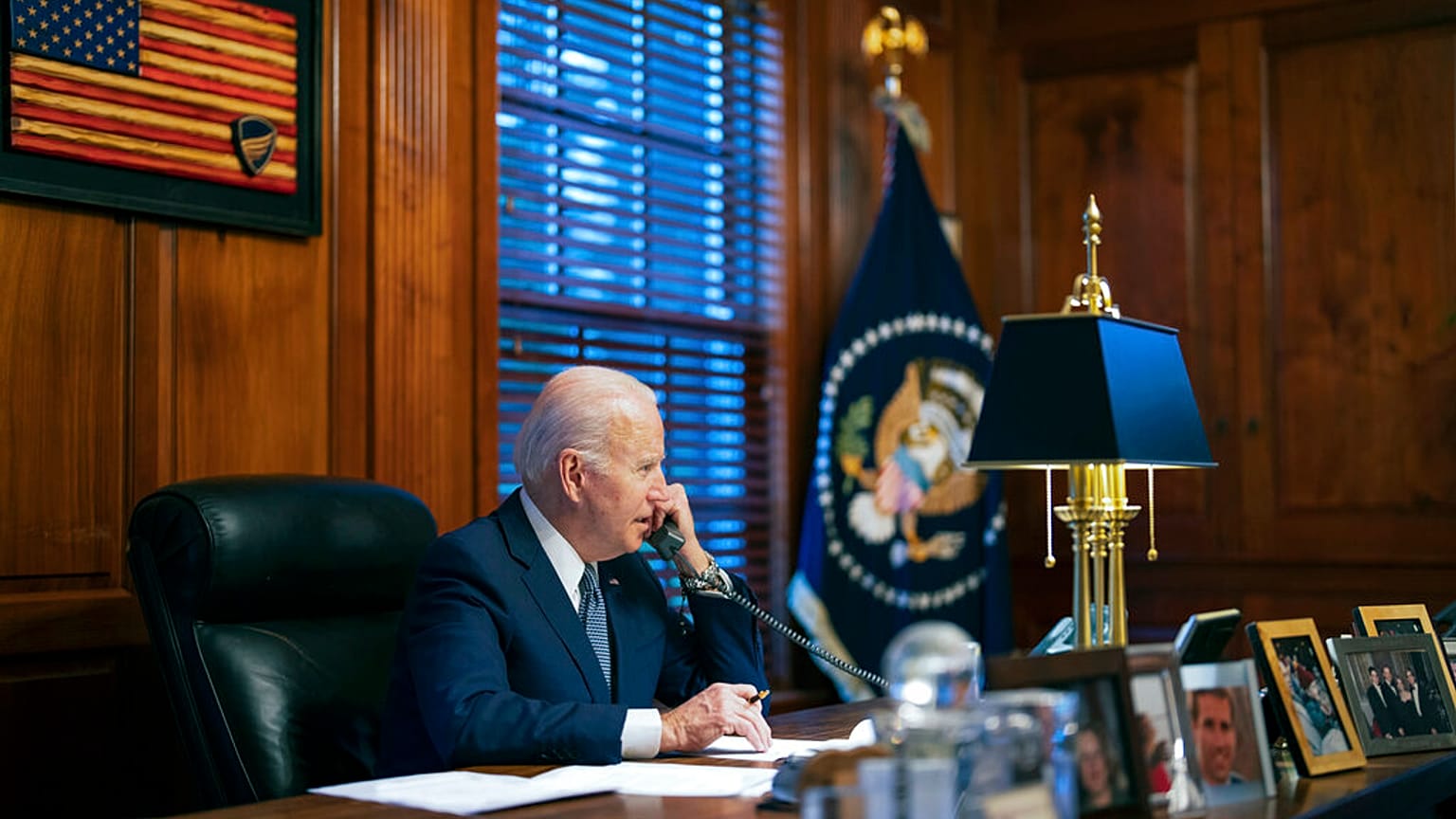US-Präsident Joe Biden in seinem Privathaus, wo die geheimen Dokumente in der Garage gefunden worden sind. 