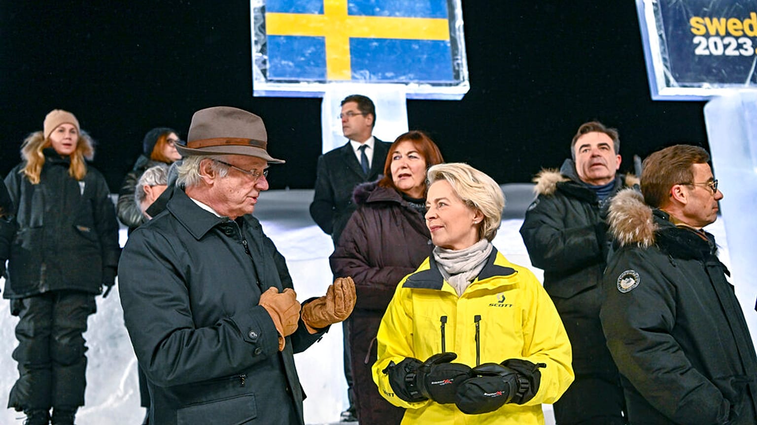 Il re di Svezia e Ursula von der Leyen parlano prima di una cena all'Ice Hotel di Jukkasjärvi