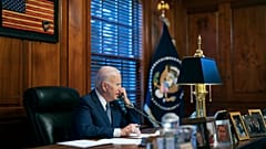 الرئيس الأمريكي جو بايدن في مكتبه الخاص في ويلمينغتون بولاية ديلاوير. 