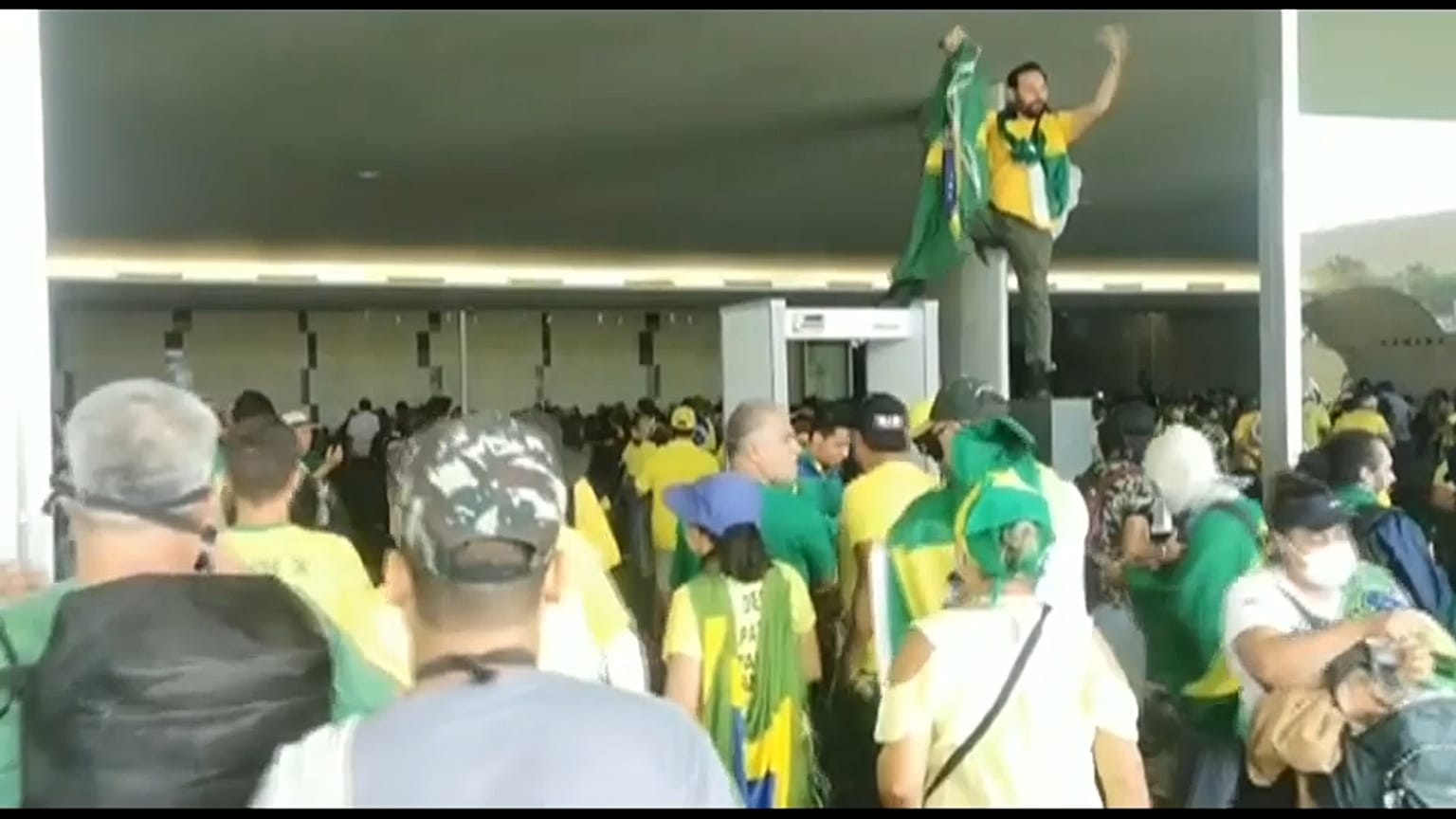 Bolsonaro supporters storm Brazil's Congress