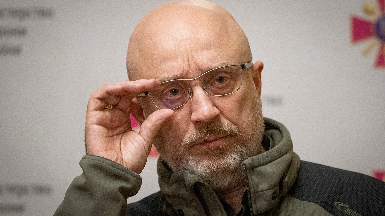 Olekszij Reznyikov ukrán védelmi miniszter 2022 december végén egy kijevi sajtótájékoztatón