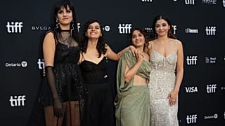 Soldan sağa: Suriyeli STK gönüllüsü Sarah Mardini, Fransız-Lübnanlı aktrisler Manal Issa, Nathalie Issa ve Suriyeli Olimpiyat yüzücüsü Yusra Mardini