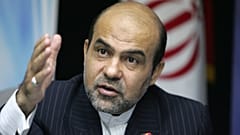 Ализера Акбари занимал высокий пост в Минобороны Ирана при президенте-реформаторе Мохаммаде Хатами.