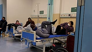 مرضى صينيون مصابون بعدوى كوفيد19 في أحد المستشفيات شرق الصين. تاريخح 5.01.23