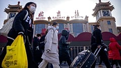 China, que ha abierto las fronteras a principios de diciembre, informa de la muerte de 60 000 personas por COVID-19 por el repunte de casos en el país asiático