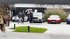 Innen szállította el az autókat a bukaresti rendőrség.