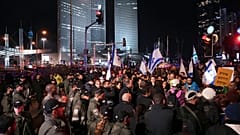 Tausende gegen Netanyahu auf der Straße