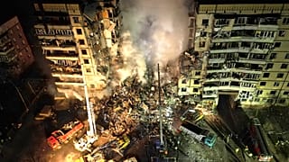 Ρωσικό χτύπημα σε συγκρότημα πολυκατοικιών στο Ντνίπρο (Ουκρανία)