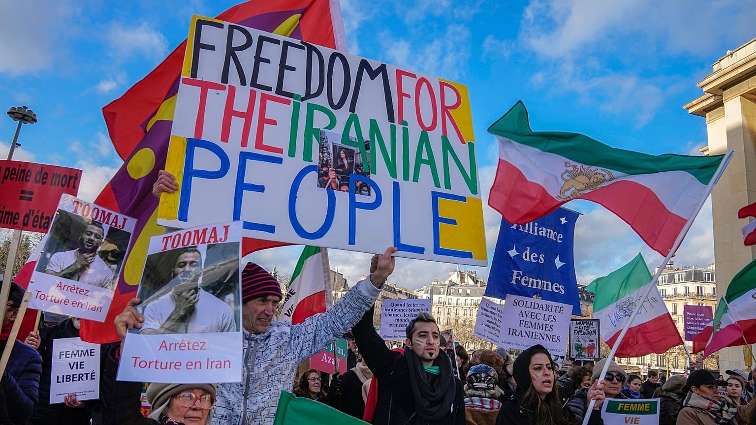 تجمع ایرانیان در پاریس در همبستگی با معترضان داخل کشور 