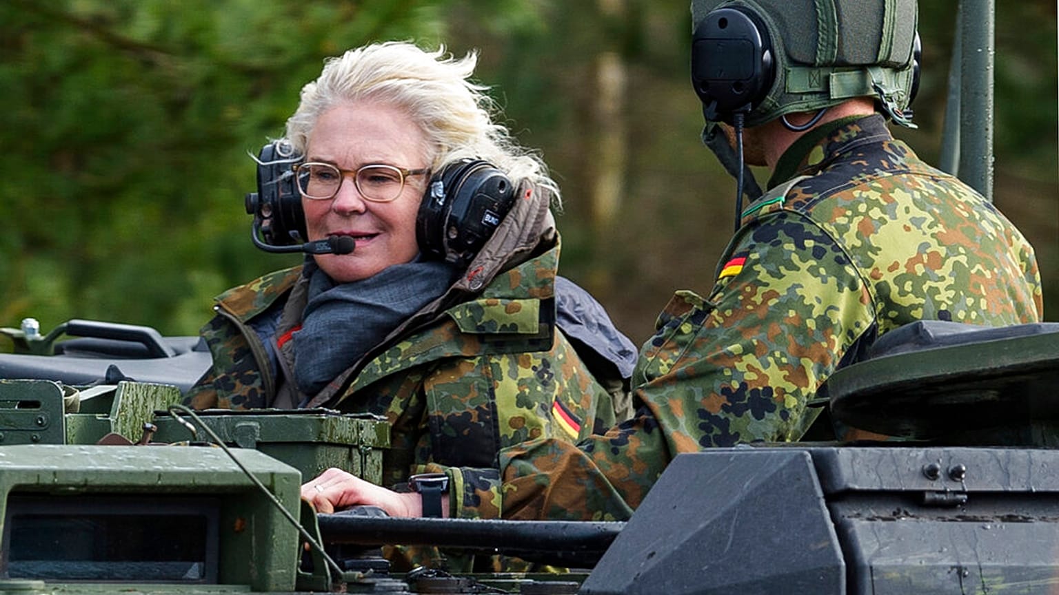 Christine Lambrecht még miniszterként tankot próbál ki 