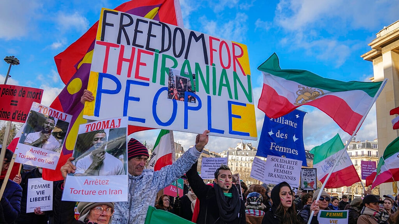 Des protestants iraniens à Paris sur la place du Trocadero, dimanche 15 janvier 2023