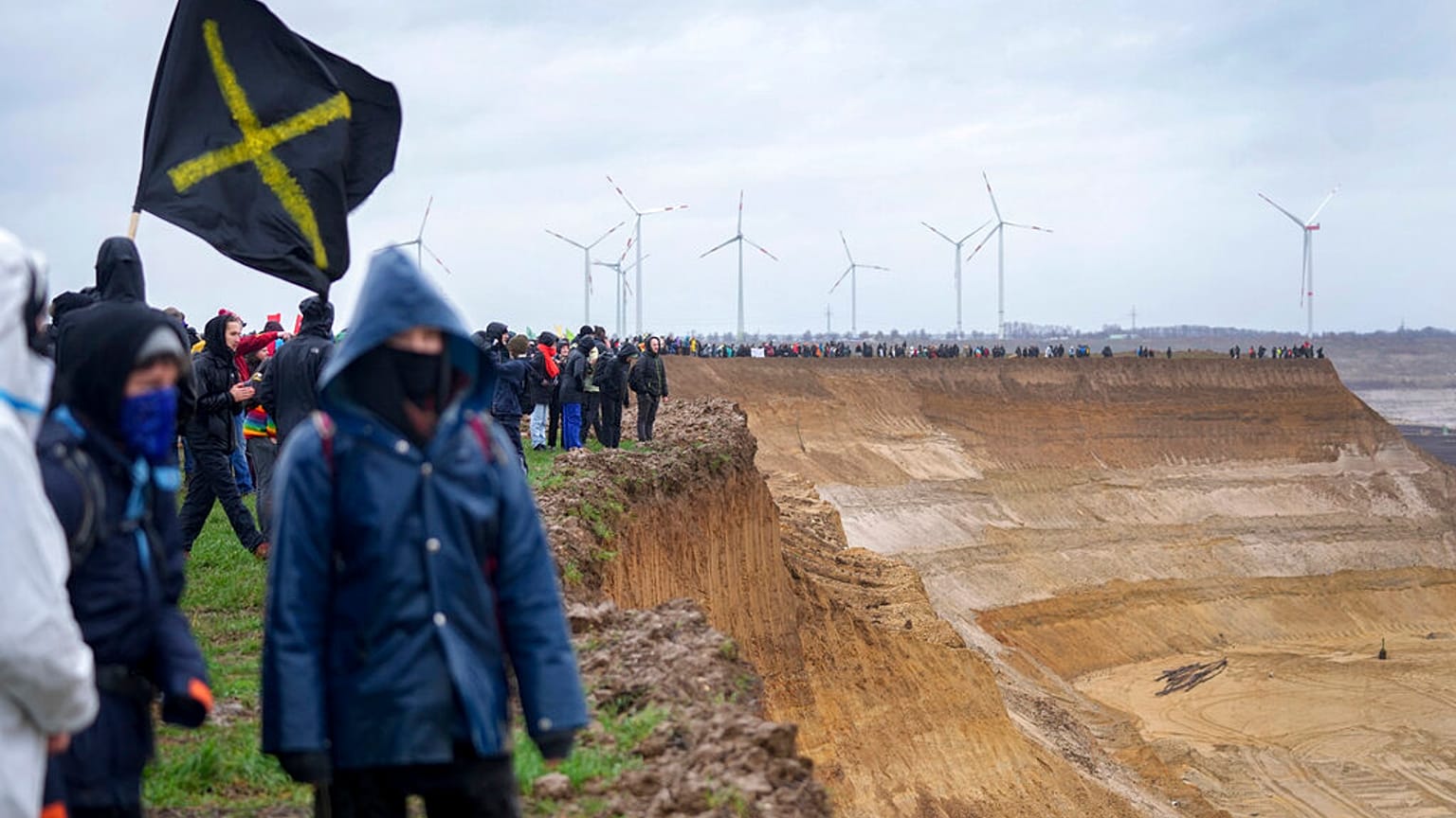 Protest gegen den Braunkohleabbau am Samstag nahe Erkelenz