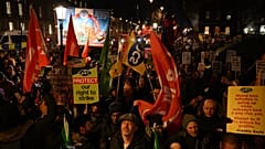 Des manifestants devant le 10 Downing Street à Londres