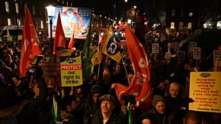 Des manifestants devant le 10 Downing Street à Londres