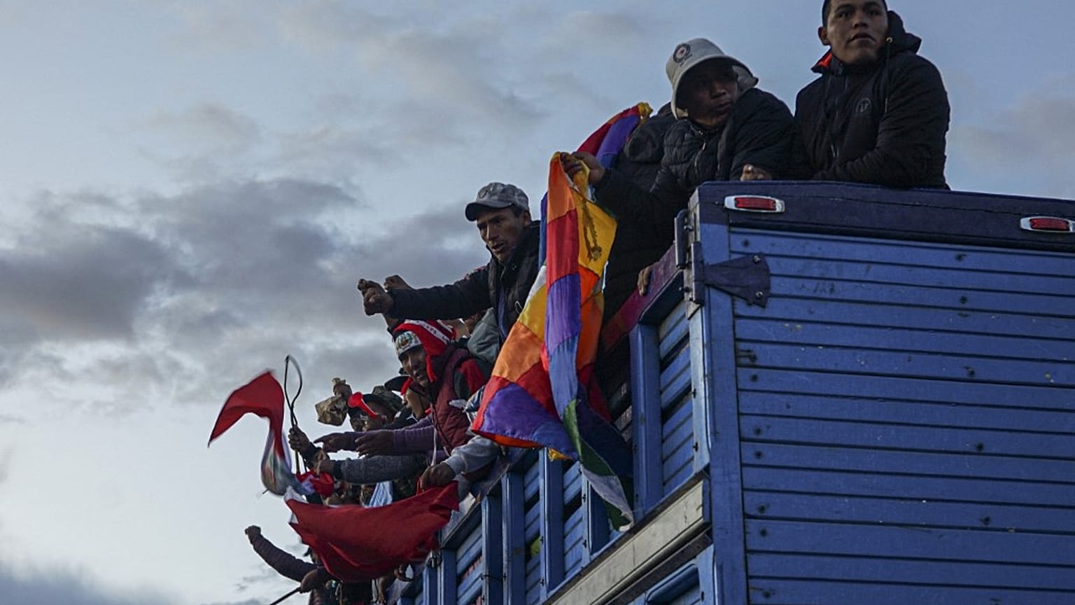 Manifestantes partem em direção a Lima