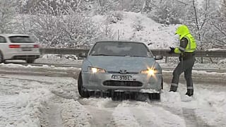Une voiture en difficulté en Espagne