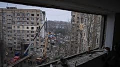 В результате российского ракетного удара погибли по меньшей мере 45 жителей девятиэтажки в Днепре.