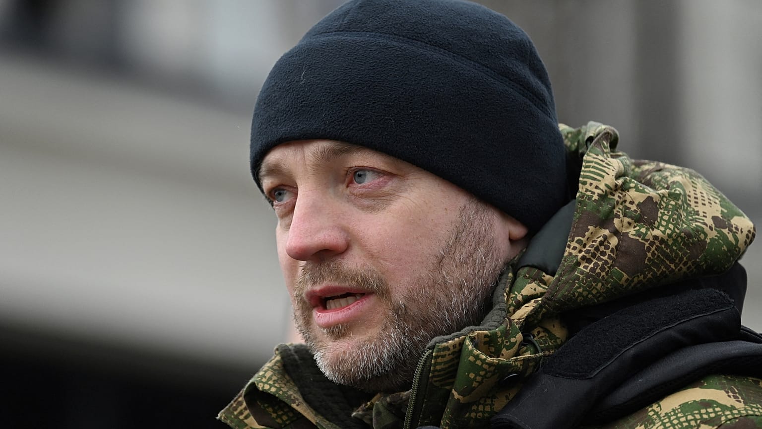 Глава МВД Украины Денис Монастырский выступает перед журналистами в Буче (5 апреля 2022 г.)