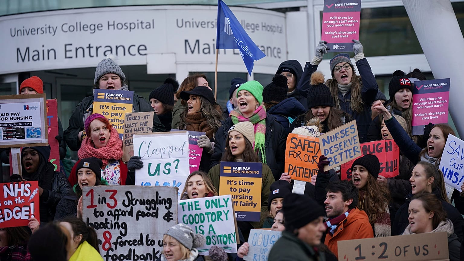 RCN (Royal College of Nursing) sendikasına bağlı hemşireler, 55 vakıf hastanesinde 2 gün sürecek iş bırakma eylemi başlattı